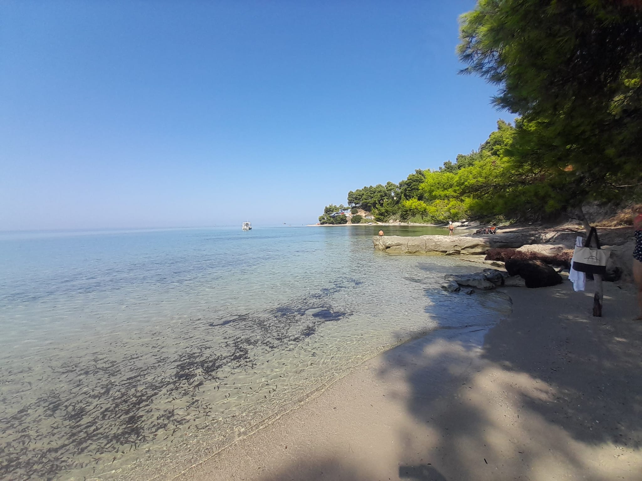 Pláž kousek od vesnice Skala na Chalkidiki